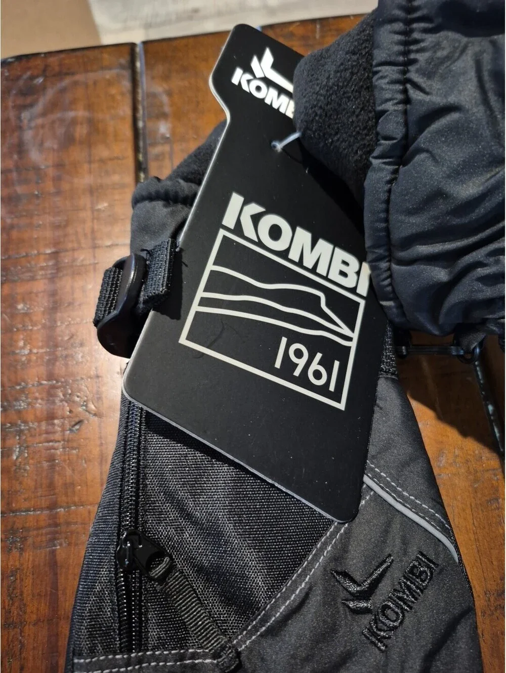 NEW Kombi Pursuit II BLACK Winter Ski Snow Gloves Womens New  size Medium